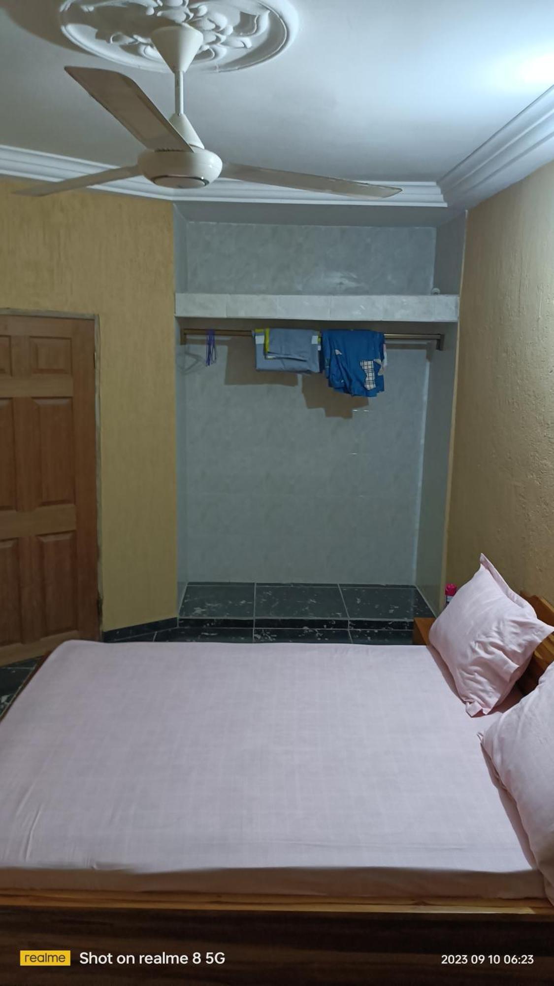 Hotel Studio 2 Climatise Et Ventilateur Plafonnier Et Wifi Gratuit A 6 Nuitees De Reservation Lomé Exterior foto